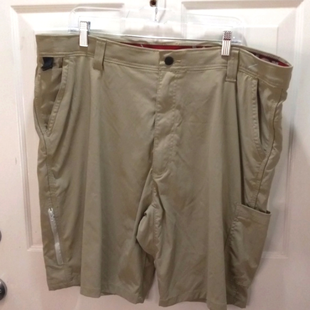 Wrangler Khaki Comfort Waist  Shorts  Size 42